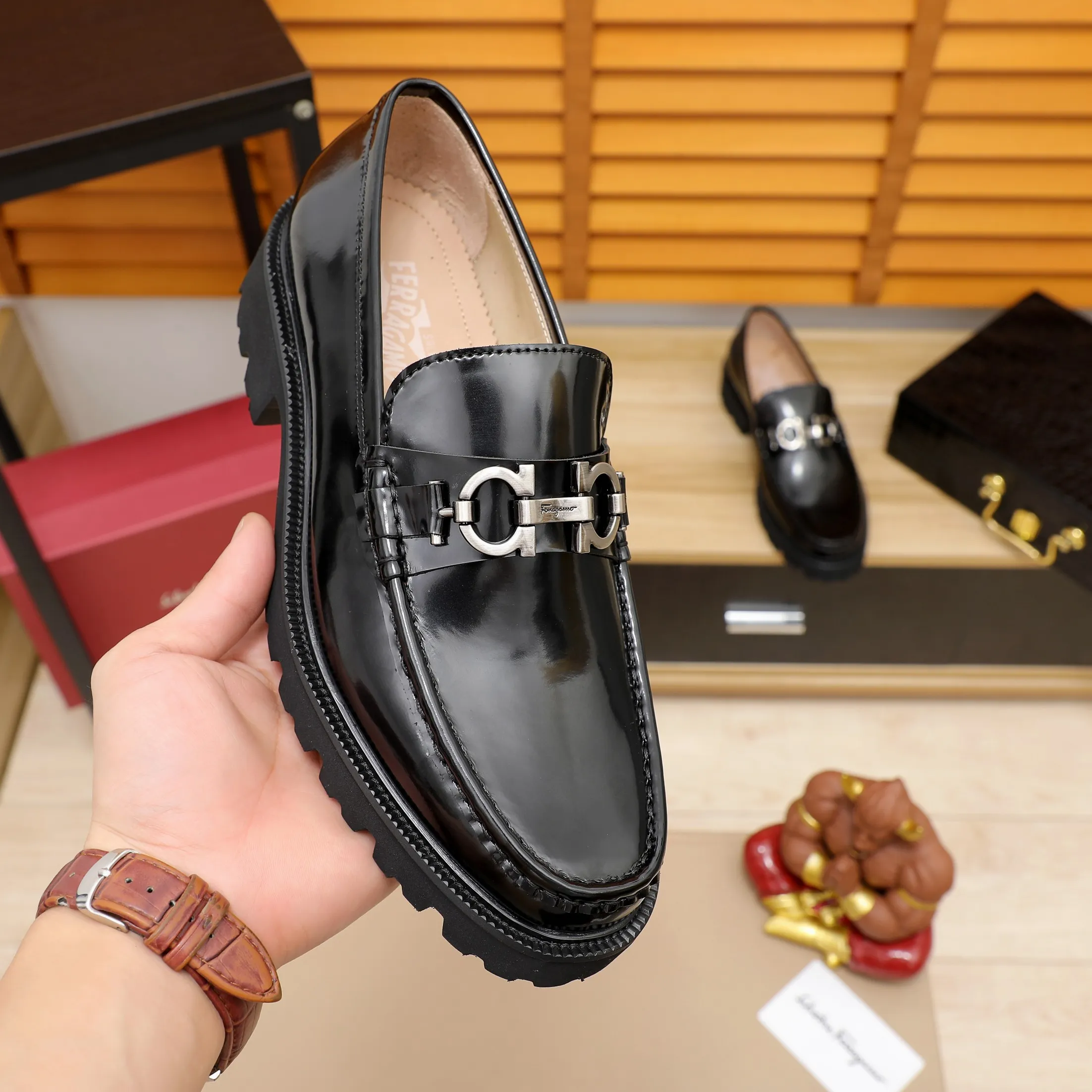 Men's shoes 💰500 🕷🕷🐂【Ferragamo】 Popular fashionable casual shoes🇨🇳Official website counter 1:1 production, original mold opening💯Good quality visible, imported high-end first-layer waxed calfskin, water-dyed🐂leather lining🌿very clear texture, high-quality waterproof, non-slip and wear-resistant outsole🎋high quality and low price, truly handmade🍓black color available! Code number 38-45……